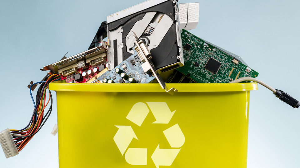 بازیافت لوازم الکترونیکی و پچ کورد برای حفظ محیط زیست